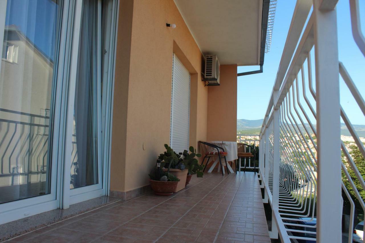 Apartment Sara Novi Vinodolski Exterior foto