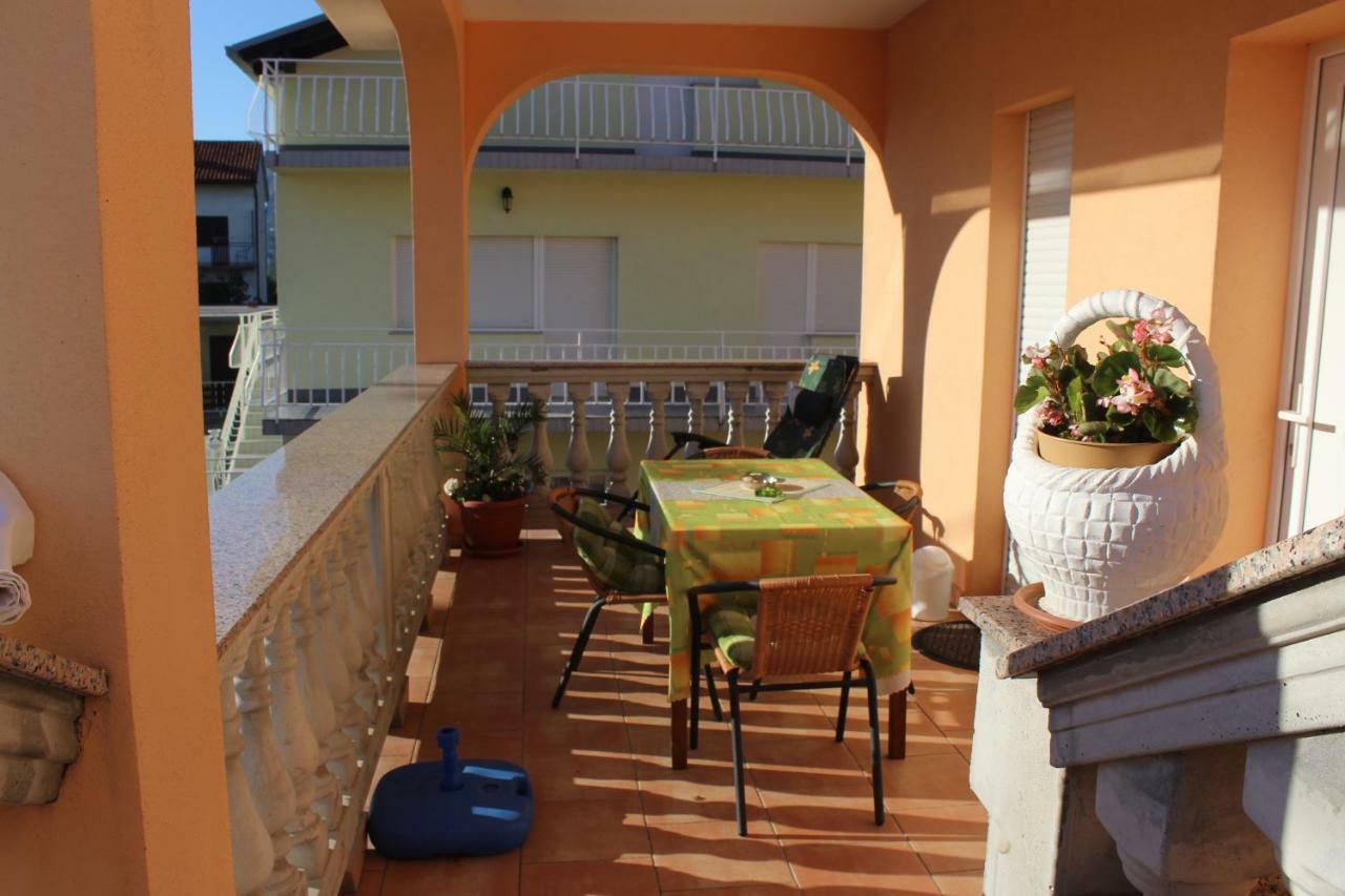 Apartment Sara Novi Vinodolski Exterior foto