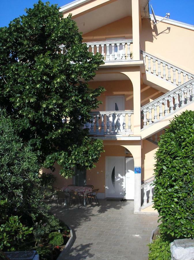 Apartment Sara Novi Vinodolski Exterior foto